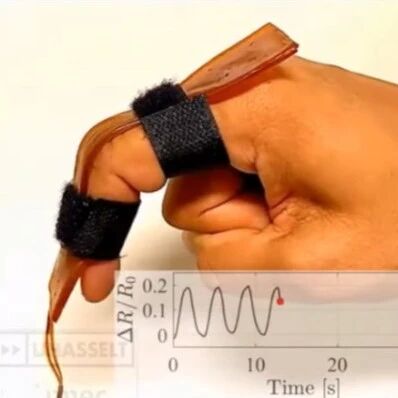 Brain-Machine Interface | Stretchable and Self-Healing Sensors Can Continue to Function Even When Cut in Half (08.22)