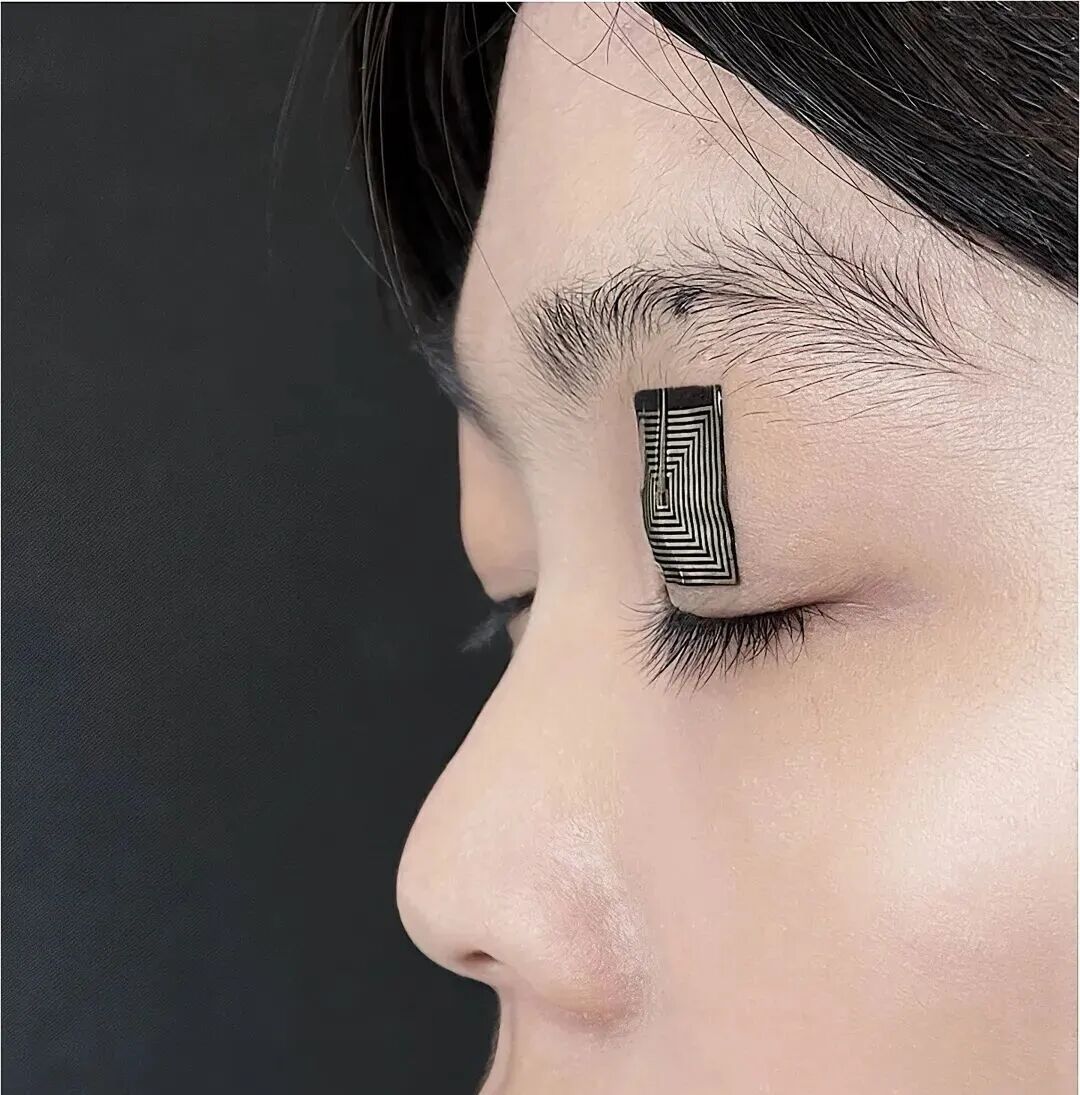 UCLA Develops Flexible Sensor: Reliable Measurement of Fatigue Levels Through Monitoring Blink Movements