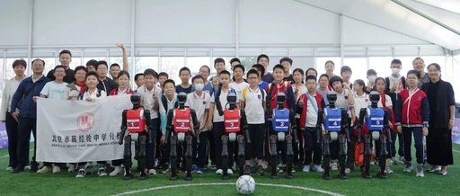 Humanoid Robots and Students from Chen Jinglun School Have Fun at the 'Ice Ribbon'! Dance Show, Soccer Showdown, and Exploring the 'Panda Eye'...