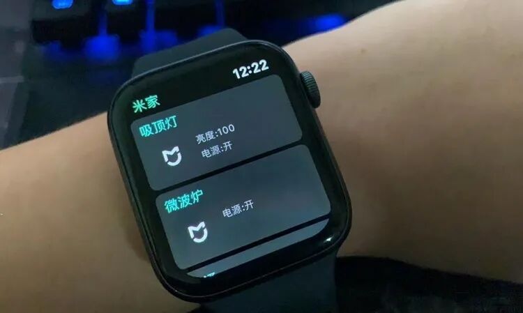 The Surge of Smart Bands: Will They Force Smartwatches into a Competitive Spiral?