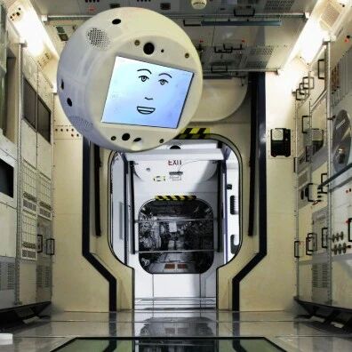 Milestone in Robotics: AI-Controlled Robots Play Hide and Seek in Space