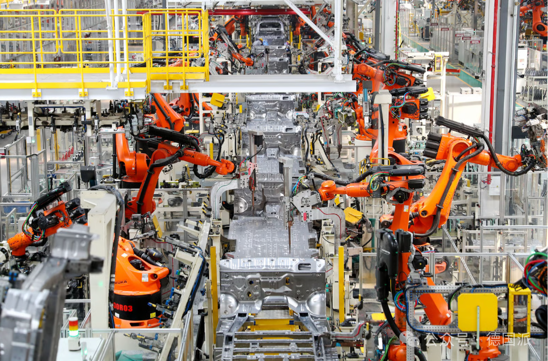 Global Robot Industry Recovery: Chinese Manufacturers Challenge European and American Giants