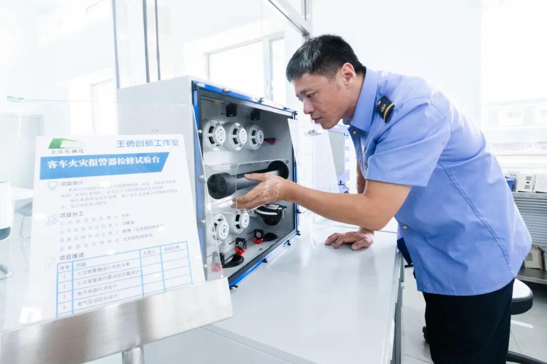 A New Era of Railway Excellence: Wang Yong - A Life of Innovation on Circuit Boards