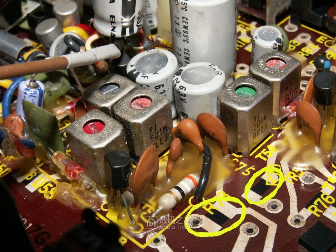 Disassembling a 50-Year-Old Panasonic Tape Recorder: Circuit Board Details Worth Seeing