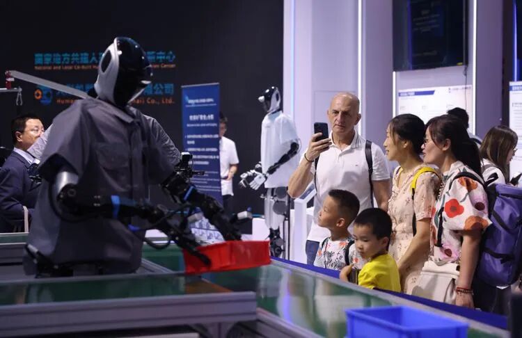 Robots Engage in 'Combat' and Make Tanghulu