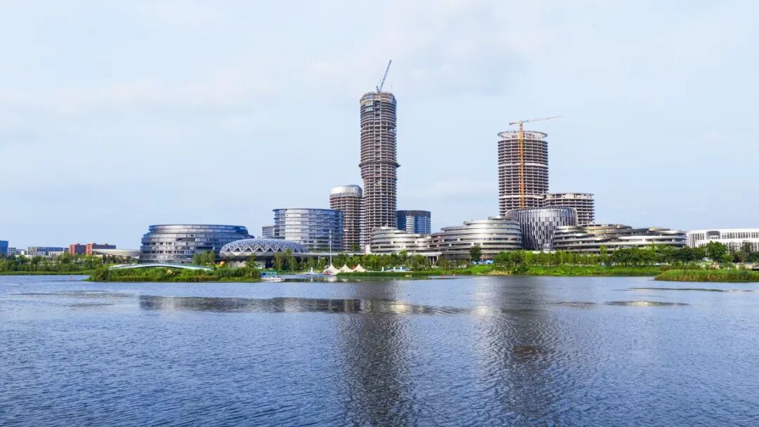 What is it Like to Work Alongside Robots on the Innovation Island?