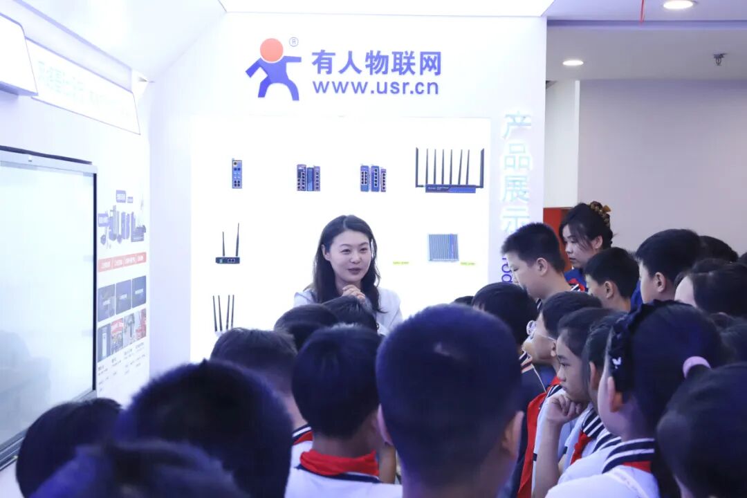Exploring the Internet of Things: Igniting Technological Dreams | Students from Jinan Lishan Bilingual School Enter the World of IoT