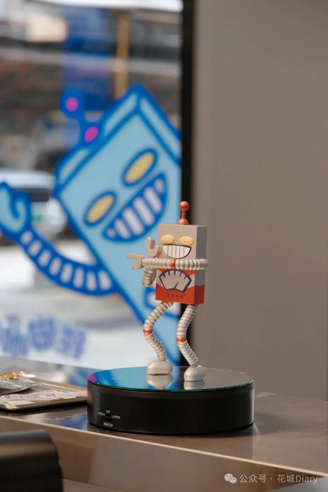 A Fascinating Robot Coffee Shop in Guangzhou