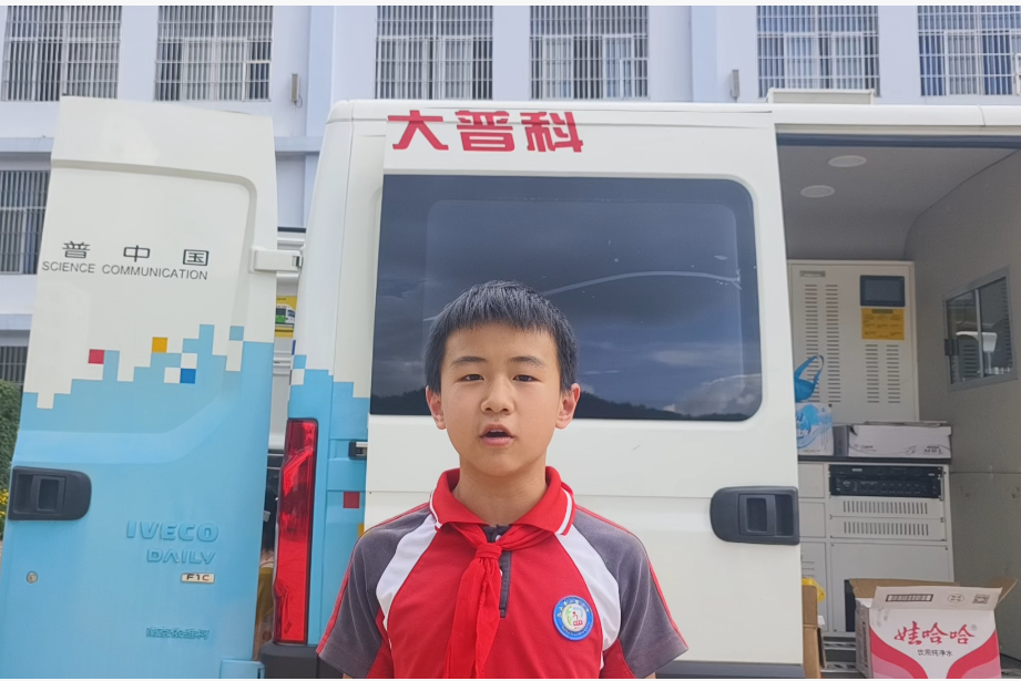 AI Robots Dance and Robotic Dogs Showcase Skills! Wenshan Science Association Engages Students at Yanshan Ameng Primary School with Interactive Experiments to Bring Knowledge to Life