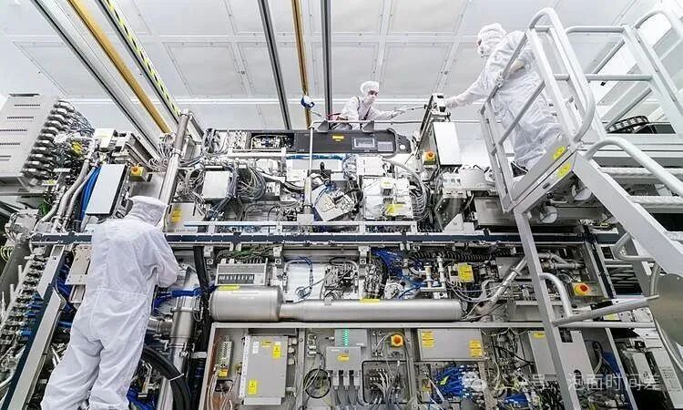 Trump Announces 100% Tariff on Semiconductors! TSMC to Invest $200 Billion in the U.S.