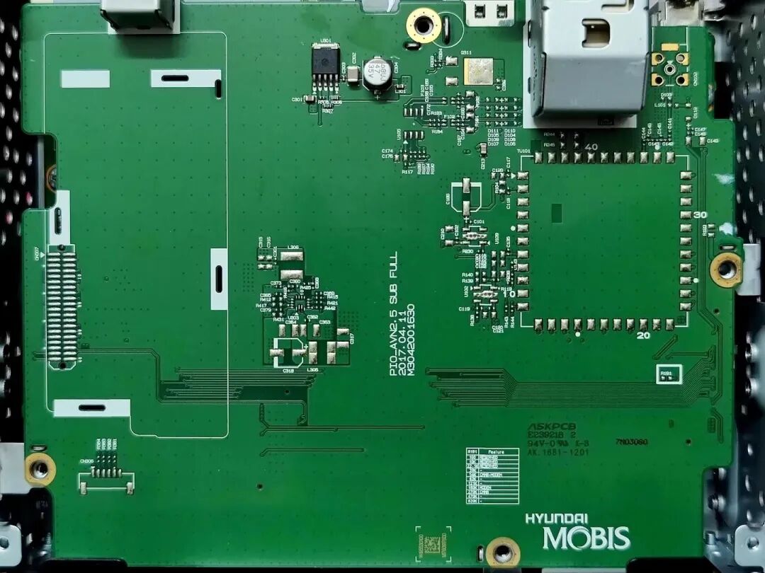 Modern IX35 In-Car Radio Based on NXP SAF7751 DSP Chip
