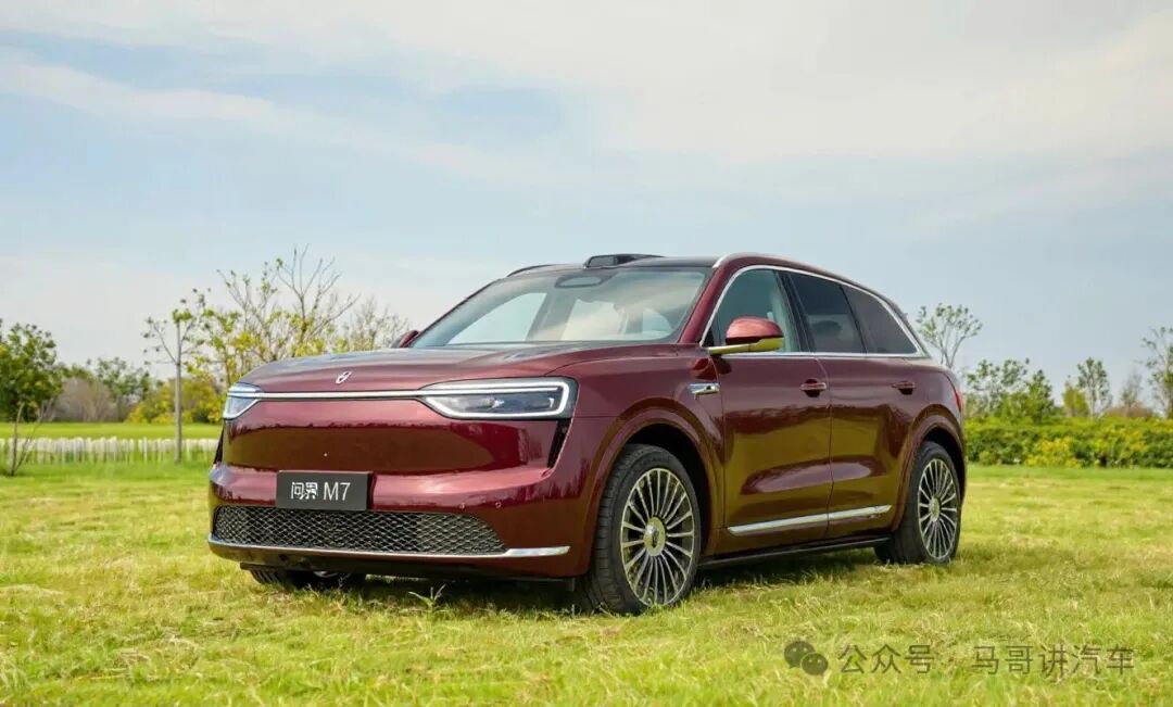 The Upgraded AITO M7: 30 Sensors and Zero-Gravity Seats - Did They Nail It?