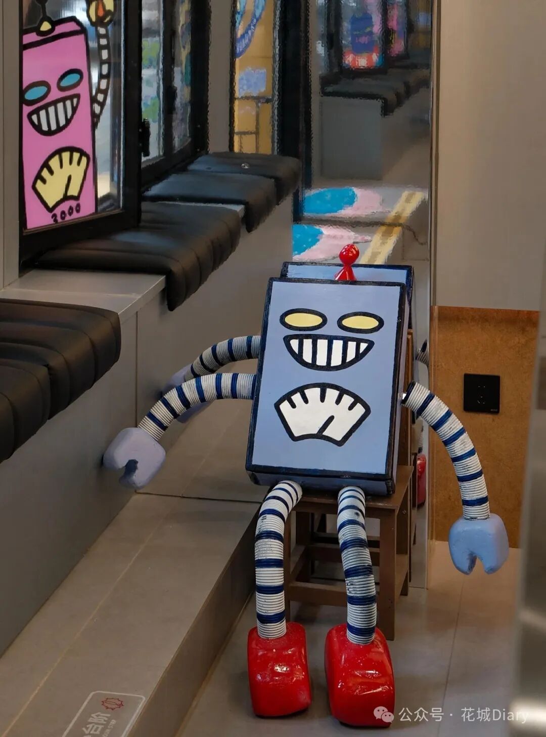 A Fascinating Robot Coffee Shop in Guangzhou