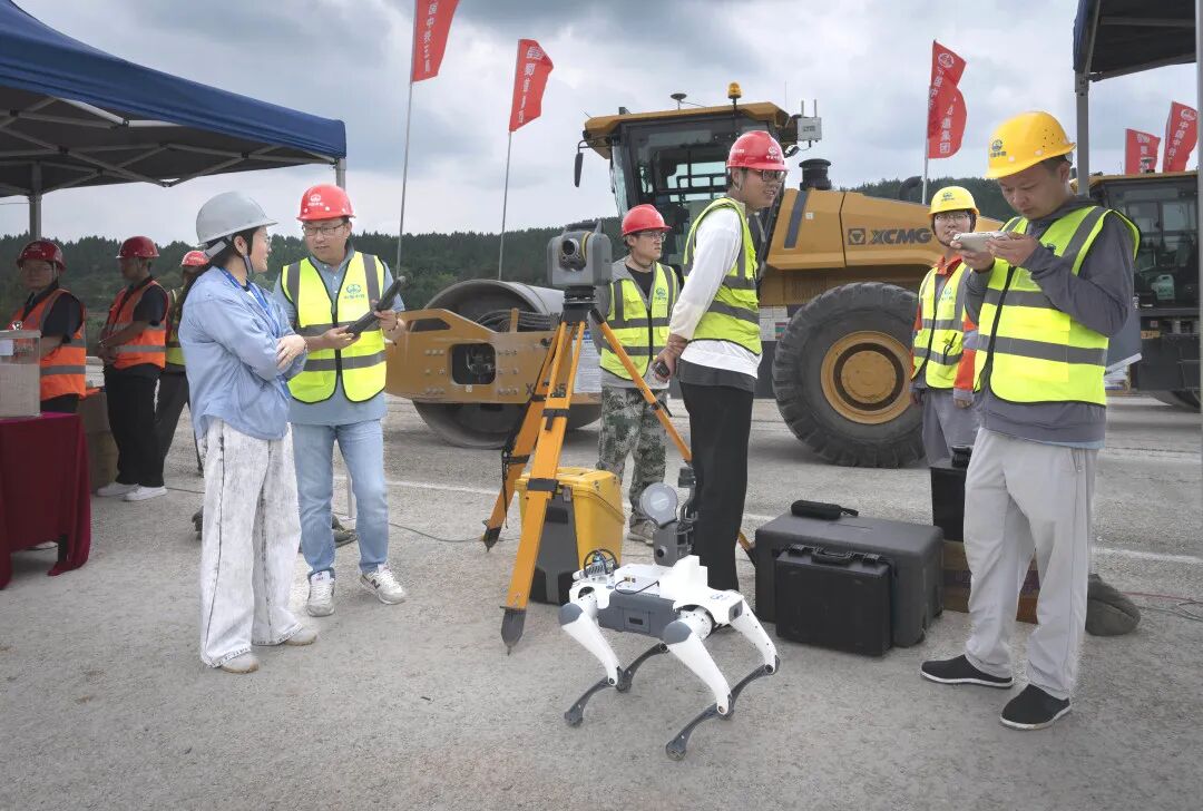 Millimeter-Level Precision! "Unmanned Paving + 3D Printing" Unlocks Cutting-Edge Smart Paving Technology
