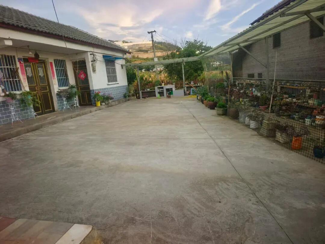 Revitalizing Hot Spring Town: A Benchmark Household's Transformation through 'Two Cleanings, Two Modifications, and Two Governance'