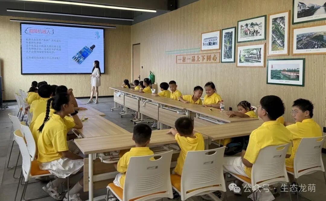 DIY Obstacle Avoidance Robot at the 'Little Farmer' Training Camp