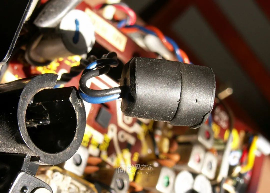 Disassembling a 50-Year-Old Panasonic Tape Recorder: Circuit Board Details Worth Seeing