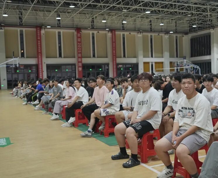 The Internet of Things Engineering College (Information Security College) Successfully Conducts the First Party and League Education Class for the 2025 Freshmen