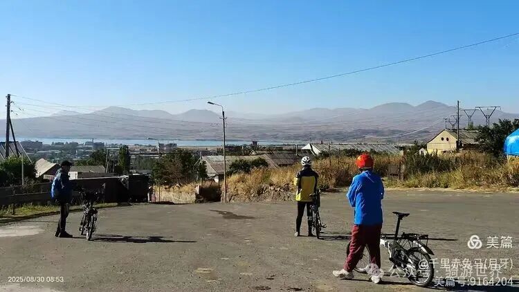 A Return Customer After Eating Fish; Cycling from 11°C to 38°C to Yerevan (Days 19-20 of Cycling in the Caucasus + Turkey)