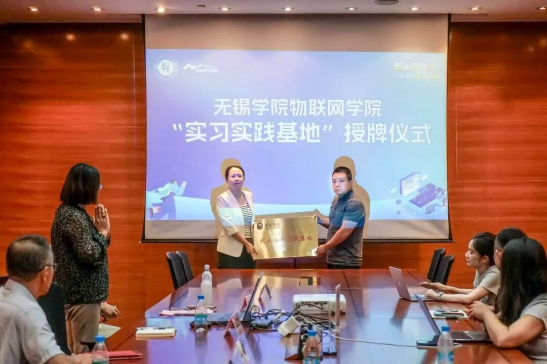 IoT Engineering College Visits Softcom Power Technology Services Wuxi Co., Ltd. to Expand Employment Opportunities