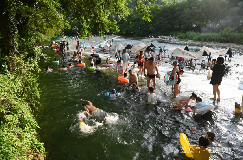 What Makes Xintang Village Popular This Summer?