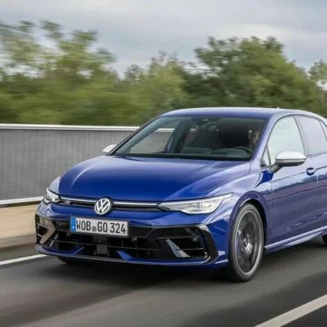 The Ultra-Powerful Volkswagen Golf R Equipped with Audi's 2.5T Turbo Engine, Boasting 400 Horsepower and 0-100 km/h in 3.8 Seconds!