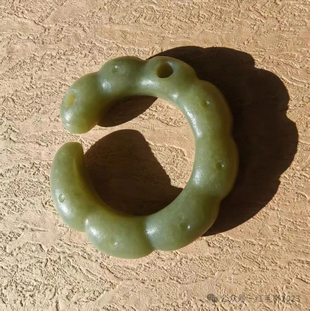 Appreciation: C-Shaped Silkworm