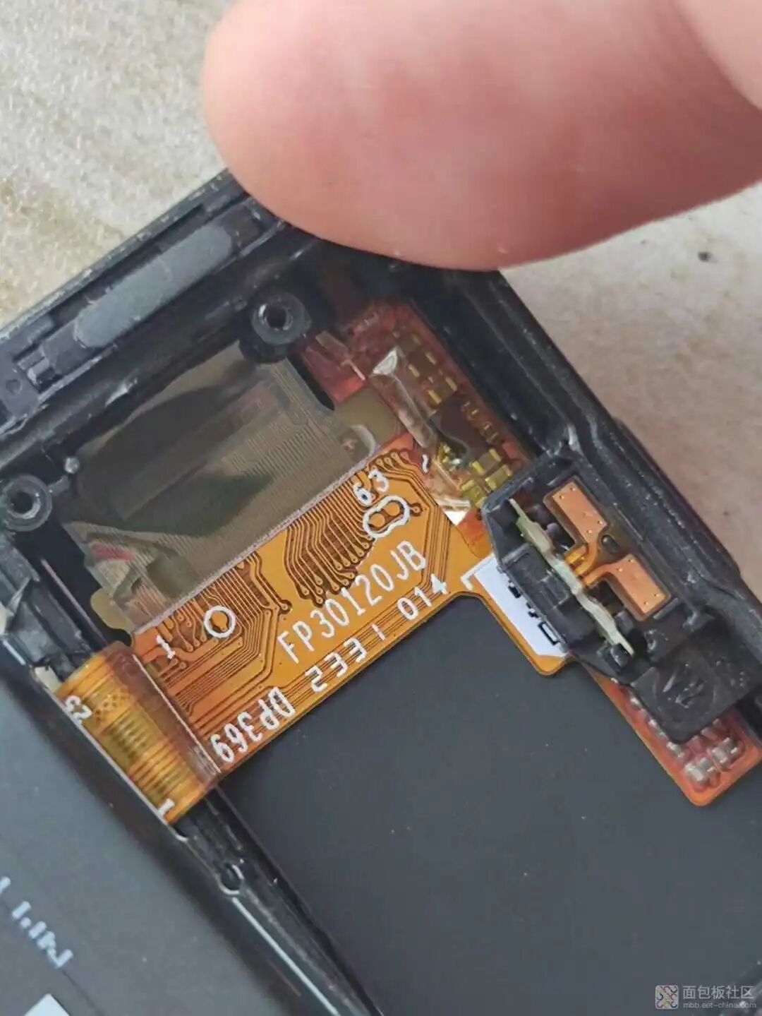 Disassembling the Huawei Band: Exploring the Main Control Chip