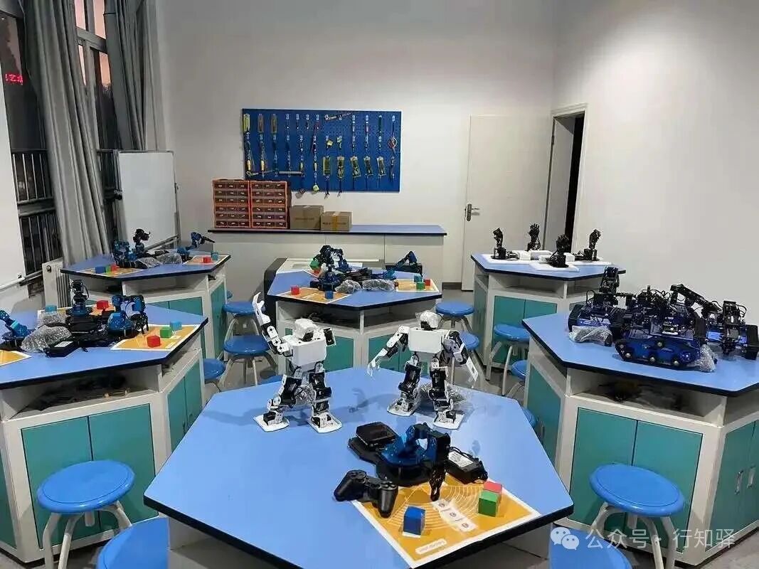 Lu Wenyang Establishes the Huya Robotics Studio