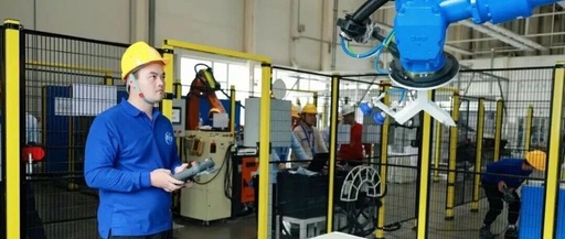 Competition in Robot Operation and Intelligent Connected New Energy Vehicle Maintenance: Skilled Talents from Sichuan and Chongqing Gather in Yibin
