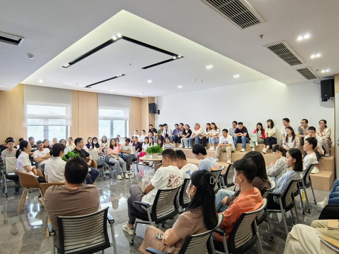 National Craftsmen Enter the China Electronics Technology Chip Institute for Chip Manufacturing Insights