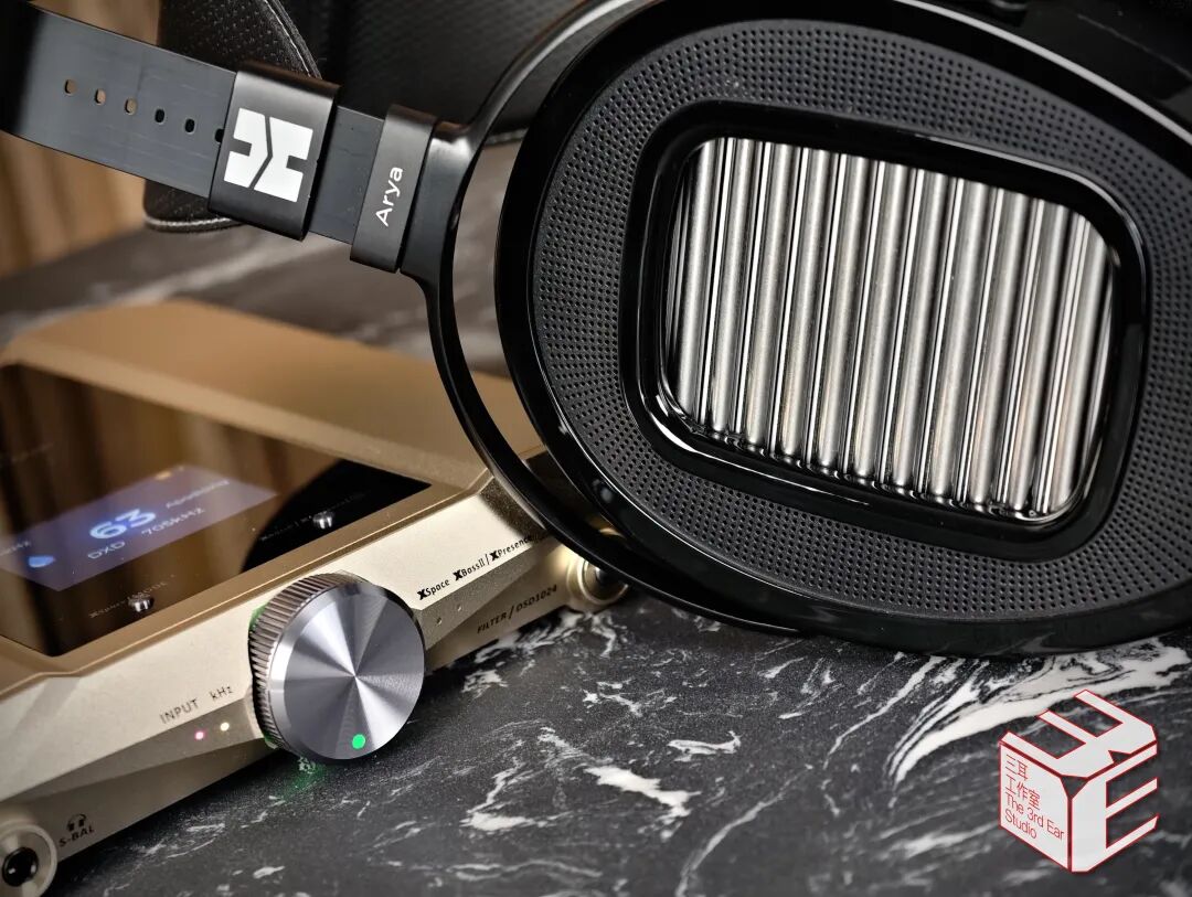 Strange yet 'Unique': Portable High-Performance DAC/Headphone Amplifier iFi Valkyrie