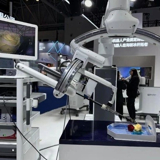 Breaking the U.S. Monopoly: Chinese Medical Robots Help Set World Records
