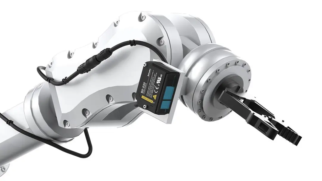 BD Series Laser Displacement Sensors (Retroreflective Type): Stable Measurement of Mirror or Transparent Materials