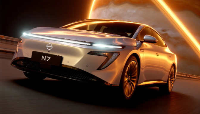 Nissan C-Class Electric Vehicle Starts at 119,900 Yuan, Competing with Xiaomi SU7, Features Frameless Doors and Snapdragon 8295 Chip, Selling 10,138 Units in One Hour