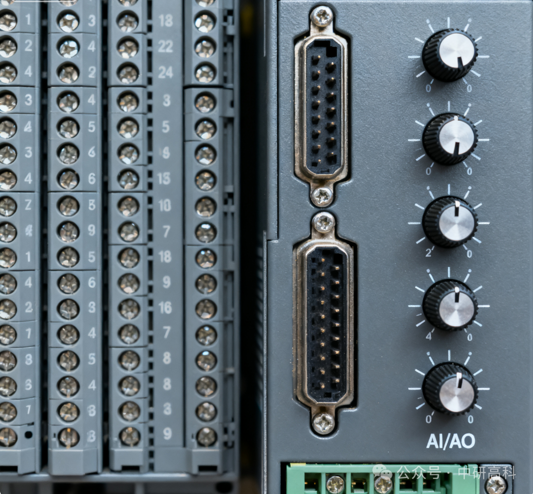 The 'Left Hand and Right Hand' of PLC: Digital and Analog Signals, Don't Get Confused