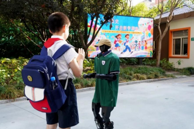 AI Assistants, Smart Boards, and Intelligent Stationery: Encountering 'Black Technology' This School Season