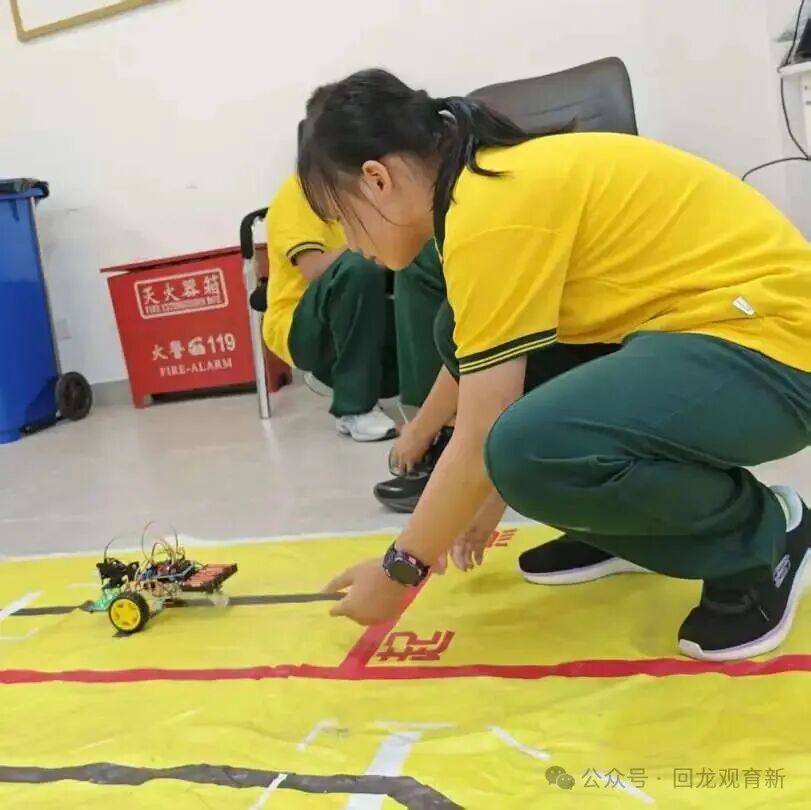 First-Year AI Exploration Team Visits Beihang University Engineering Practice and Innovation Center for "Exploring Artificial Intelligence"