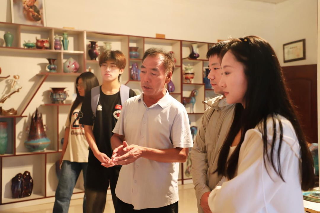 Exploring the Inheritance and Innovation of Jun Porcelain by the IoT and Communication College Team
