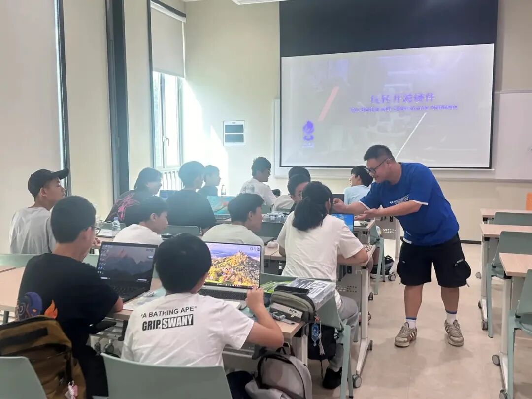 Successful Conclusion of the AIRS 2025 Youth AI Maker Summer Camp!
