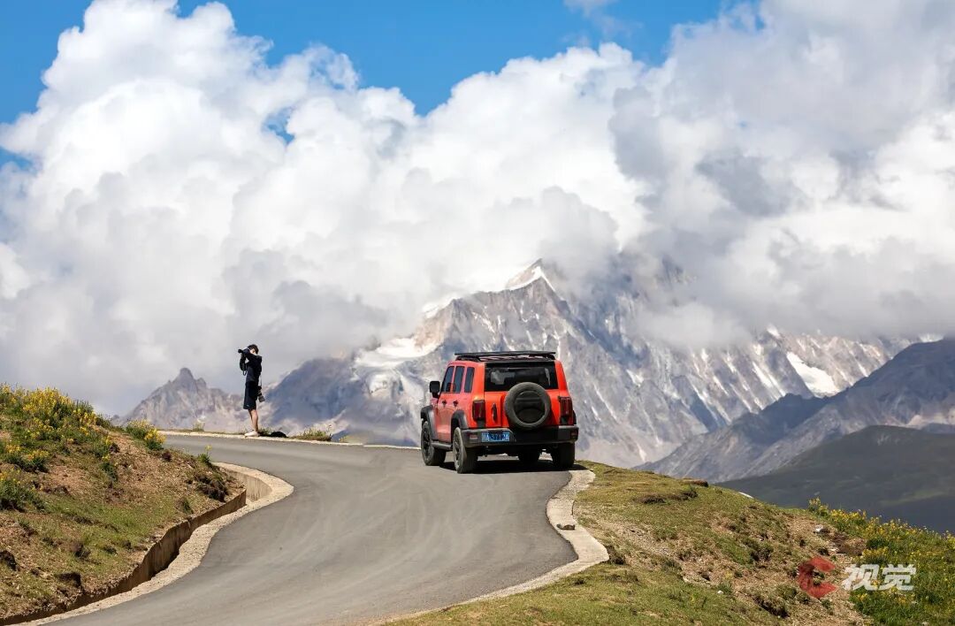 C Vision: A Glimpse of the Snow Mountain (50) | The Intertwining of Snow Mountain and Prairie Flower Sea - The Travel Guide to 'Little Switzerland' in Western Sichuan