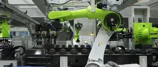 Collaborative Robots in Excavator Manufacturing: How Do They Work in Harmony?