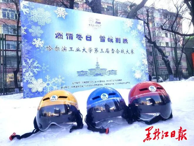 Robots Deliver Snowballs! The Professional Snowball Fight in Harbin is Truly Envy-Inducing