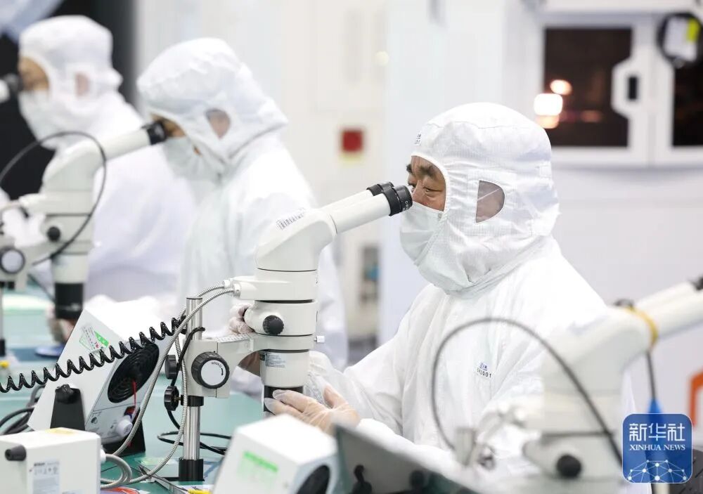 Yang Yongfeng: The Driver of Optical Chip Manufacturing and Intelligent Equipment Connectivity