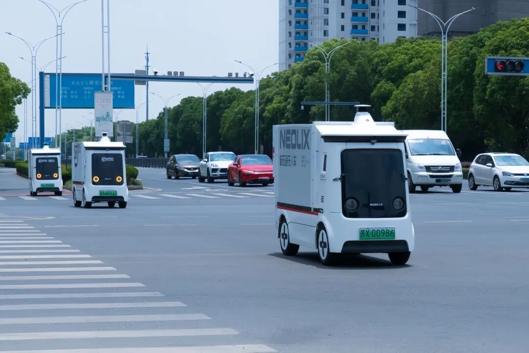 Robots as Store Clerks: A Busy Scene by Taihu Lake