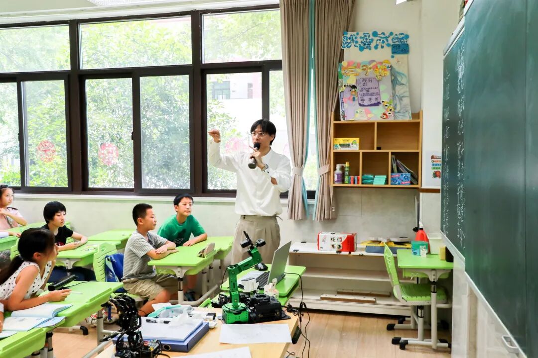 Youth in Fengxian Develop Unique Summer Courses for Kids