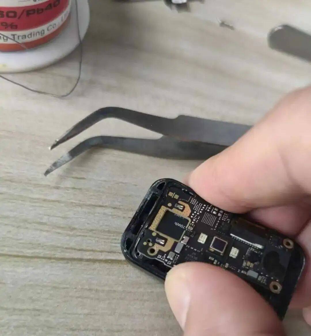 Disassembling the Huawei Band: Exploring the Main Control Chip