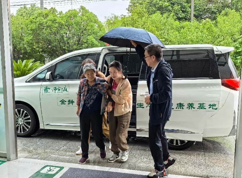 10-Minute Rapid Medical Assistance: Embedded Care for the Elderly at Sanyikang Shigu Huating Base