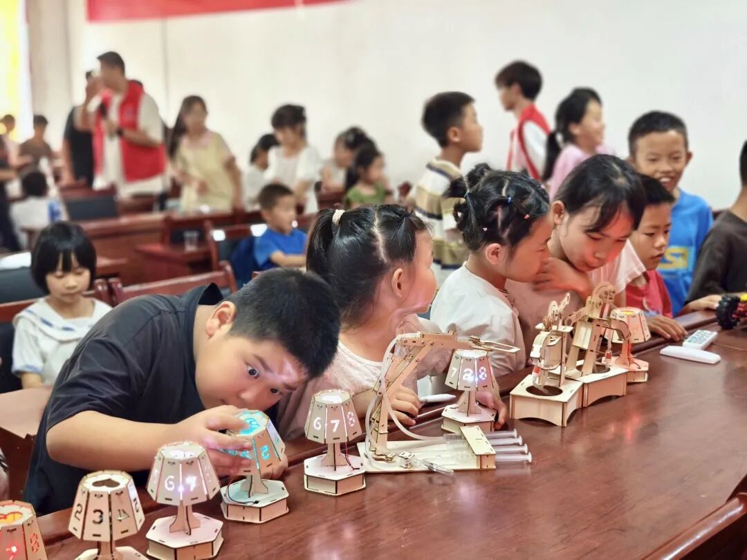 Interesting Summer Classes in Mashan, Meitan: Water Safety, AI Robots, and Crafts!