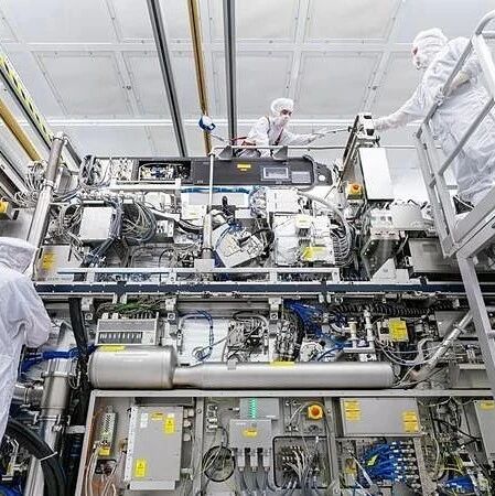 Trump Announces 100% Tariff on Semiconductors! TSMC to Invest $200 Billion in the U.S.